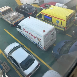 Kombi na trajektu za Brač